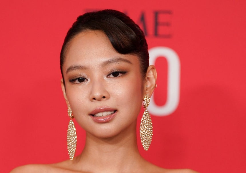 BLACKPINK（ブラックピンク）のメンバー、ジェニーが4月23日、米誌タイムが「世界で最も影響力のある100人」をたたえるためにニューヨークで開催した「TIME100」ガラに出席した。［ロイター＝聯合ニュース］