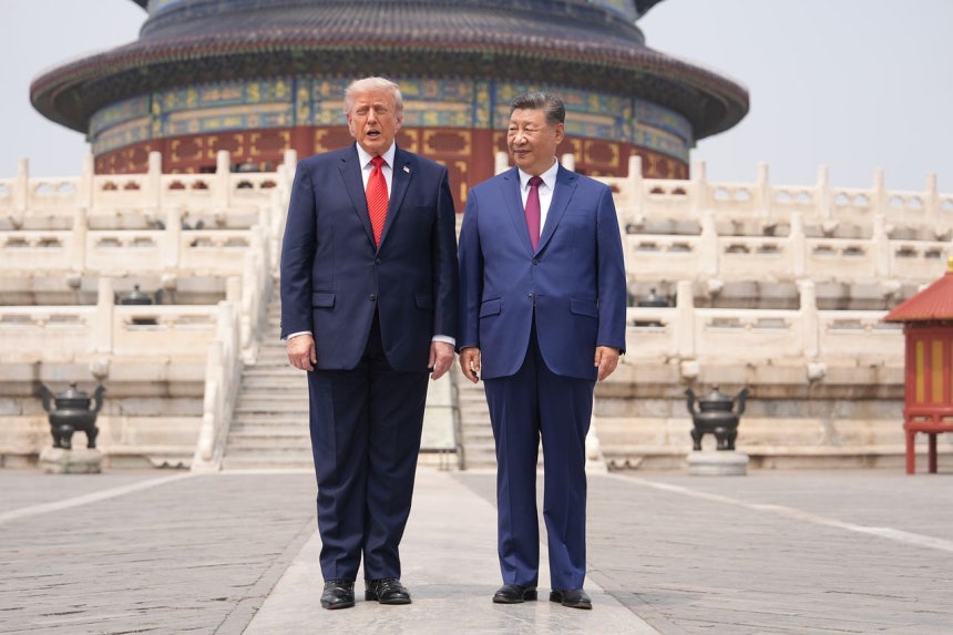 5月14日、中国北京の天壇をともに訪れたトランプ大統領（左）と習近平国家主席 ［AP＝聯合ニュース］