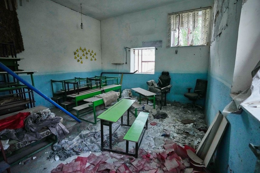 2月28日、米軍のイラン空爆初日の爆撃で破壊されたイラン南部ミナブの小学校。誤った人工知能（AI）情報に基づいて爆撃したという指摘が絶えない。［写真 AP＝聯合ニュース］