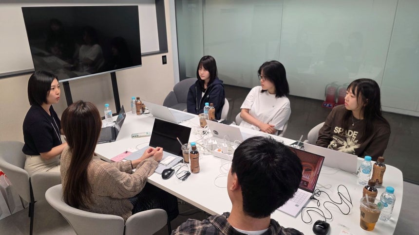 9日、AIを活用した文を書く課題を進行後インタビュー中のAグループ。キム・チャンヨン記者