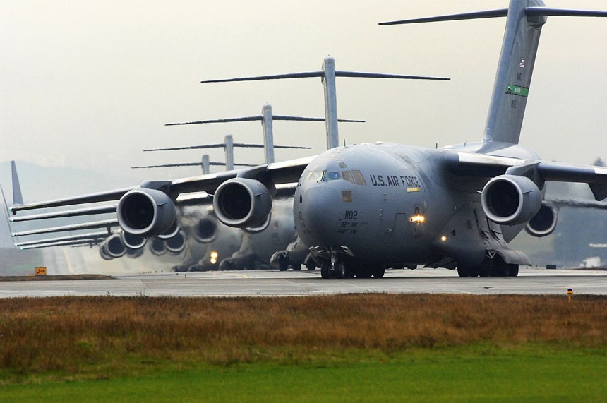 米軍空軍戦略輸送の核心軸であるC17輸送機。［写真 米空軍］