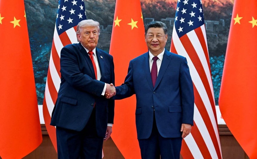 ドナルド・トランプ米大統領（左）と習近平中国国家主席。ロイター＝聯合ニュース