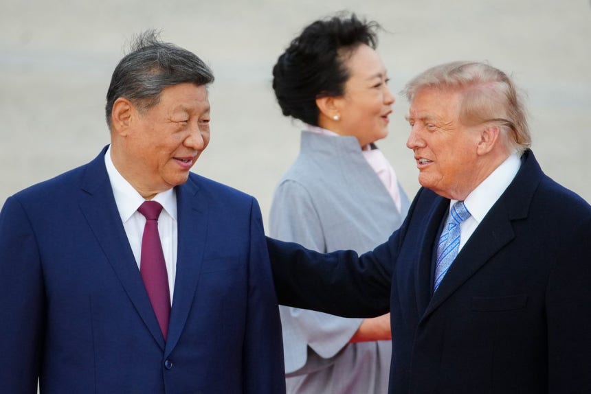 23日（現地時間）、国賓訪問のため米国に到着した習近平中国国家主席（左）とドナルド・トランプ米大統領。EPA＝聯合ニュース
