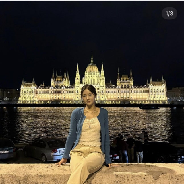 ハンガリーのドナウ川沿いで夜景を楽しむヤン・スンヘ選手。［写真 SNS］
