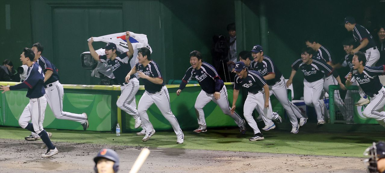   日本代表に勝利して喜ぶ韓国選手 ［聯合ニュース］