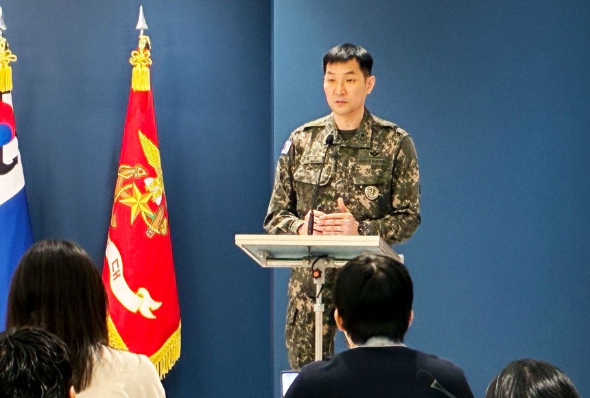 韓国のファン・ジュボン合同参謀本部作戦第1処長が28日、ソウル市竜山区（ヨンサング）の国防部で「非武装地帯（DMZ）地雷と推定される爆発事故」の現場調査に関するブリーフィングを行っている。ニュース1