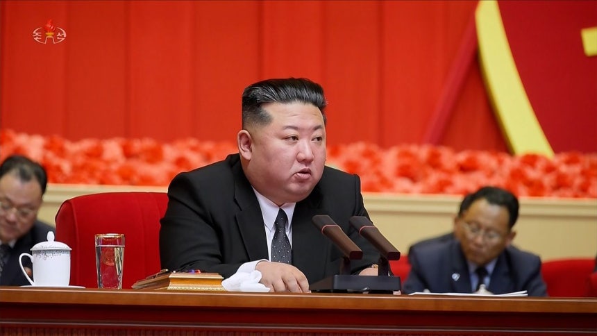 金正恩（キム・ジョンウン）国務委員長が21日、朝鮮労働党第3回宣伝部門活動家講習会の閉講式に出席して演説したと、朝鮮中央テレビが22日に報じた。 ［聯合ニュース］