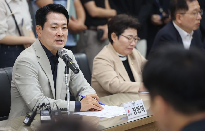9月30日、韓国野党「国民の力」の張東赫（チャン・ドンヒョク）代表が忠清北道忠州（チュンチョンブクド・チュンジュ）で懇談会を行っている。［聯合ニュース］
