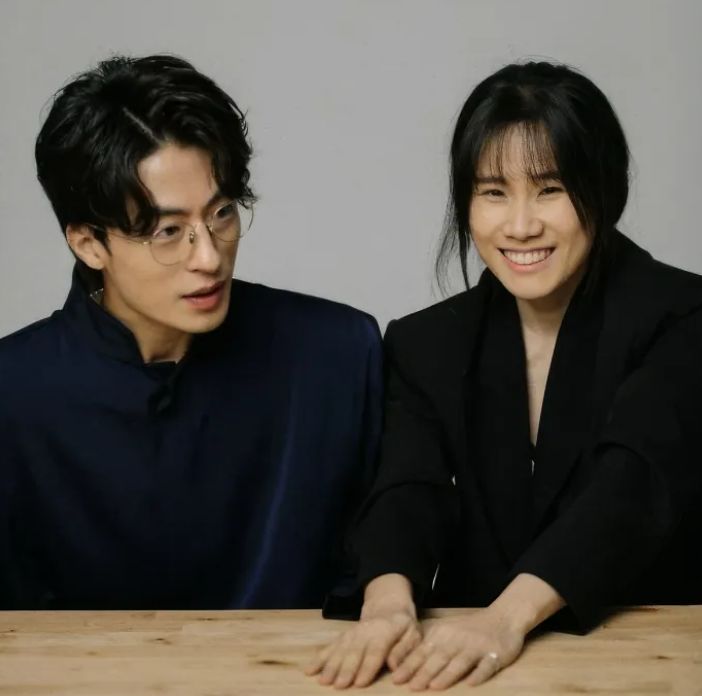 俳優ク・ギョファン（左）とイ・オクソプ監督。［写真 平昌国際平和映画祭］
