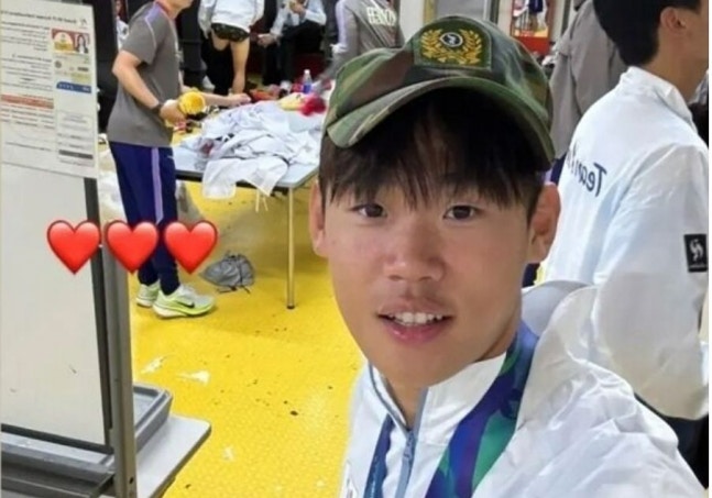 アジア大会の金メダリストに対する兵役特例をめぐる論争が再燃した。制度に対する大衆の疲労感が大きいからだ。サッカー韓国代表のパク・スンスが除隊帽をかぶった写真も世論に悪影響を及ぼした。［パク・スンスSNS キャプチャー］