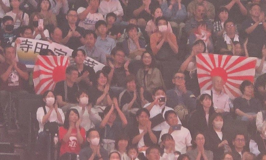   愛知・名古屋アジア大会の柔道競技会場に登場した旭日旗応援 ［写真 柔道関係者］