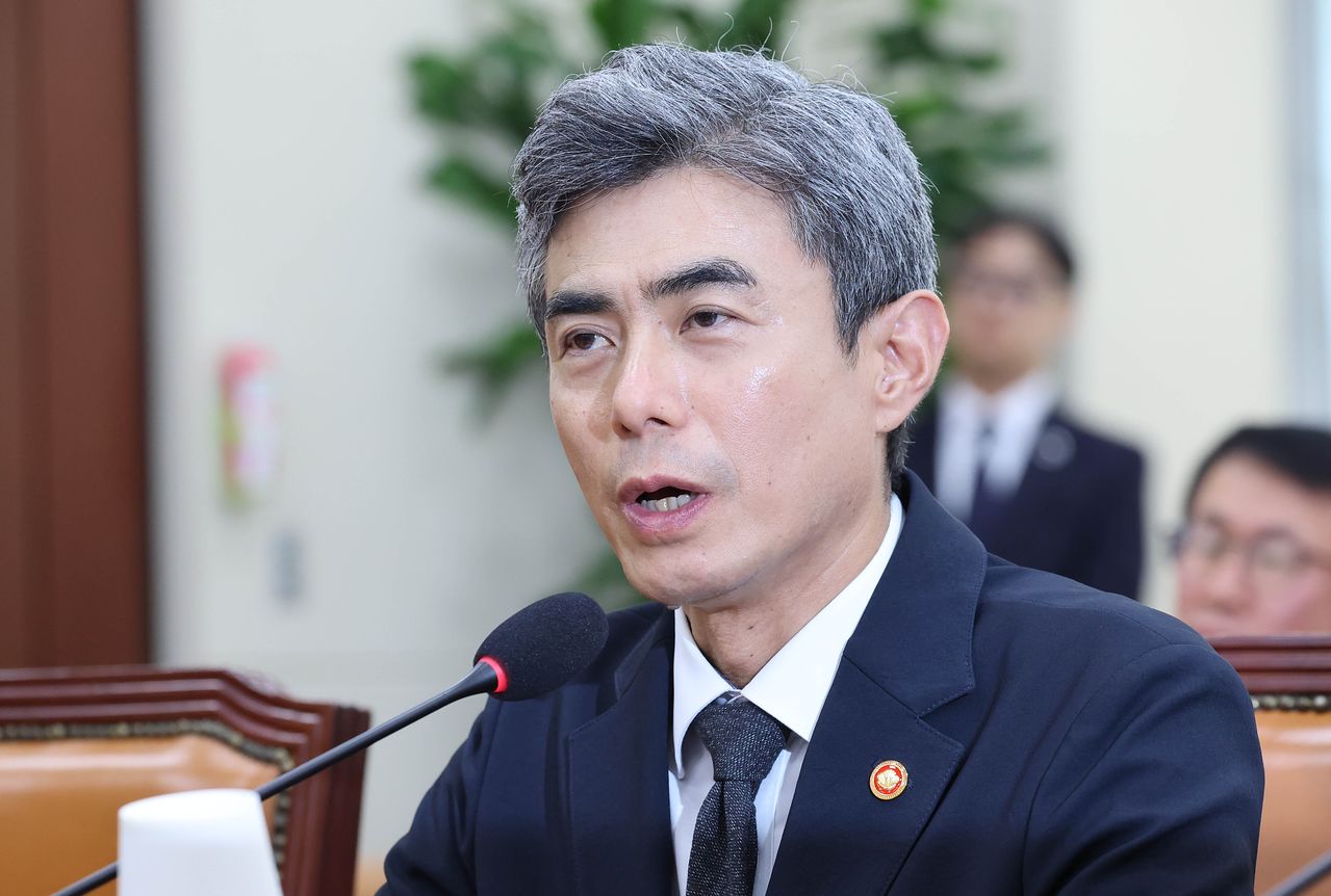 姜信哲（カン・シンチョル）国防部長官。