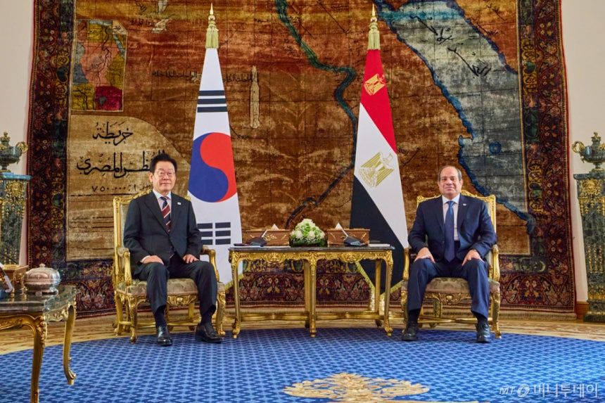 韓国の李在明（イ・ジェミョン）大統領が昨年11月20日（現地時間）、エジプト・カイロの大統領宮殿でアブドゥルファタハ・エル・シシ大統領と韓国・エジプト単独首脳会談を行っている。［写真 大統領室］
