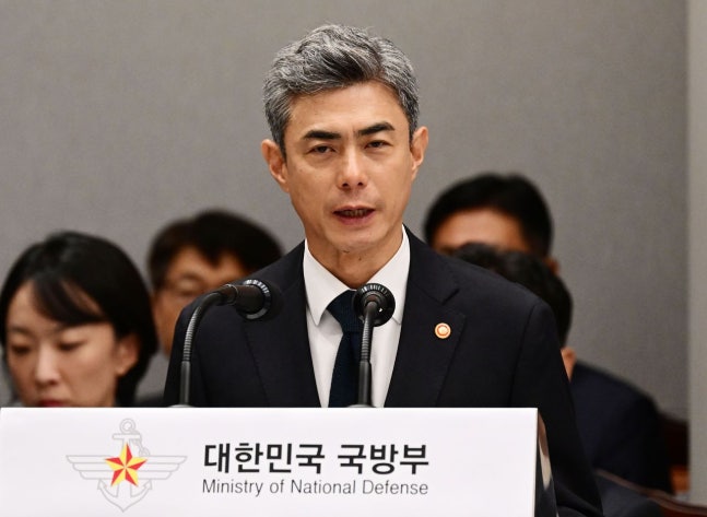 国防部の姜信哲長官が7日に開かれた国会国防委員会の国政監査で業務報告をしている。［写真 聯合ニュース］