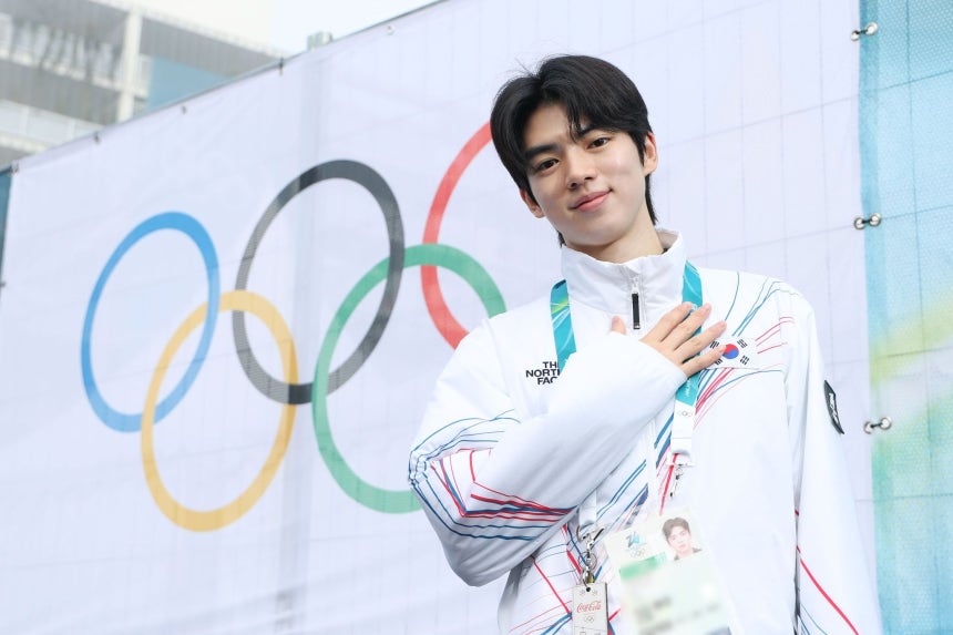 韓国フィギュアスケートの車俊煥（チャ・ジュンファン）がイタリア・ミラノのオリンピック（五輪）選手村近くで中央日報のインタビューに応じている。キム・ジョンホ記者