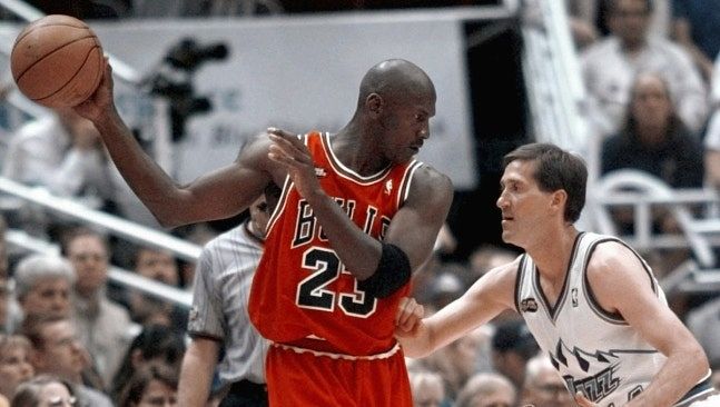 バスケの神様」ジョーダンの1998年NBAファイナルのユニホーム、1400万