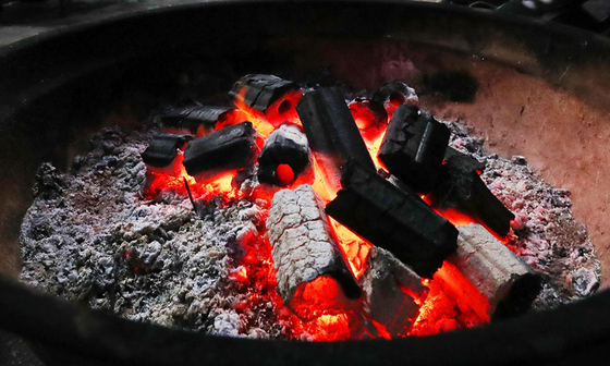 炭火の資料写真 ［ニュース1］