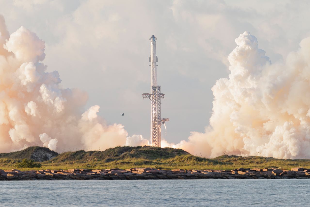   先月28日（現地時間）、スペースXの宇宙船「スターシップ」の打ち上げの様子。［聯合ニュース］