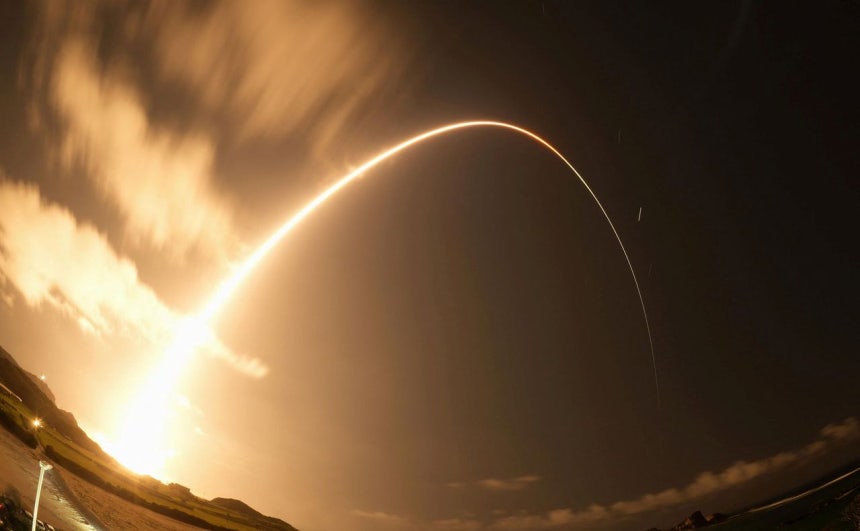 火星の衛星フォボスを探査する火星衛星探査機「MMX」を搭載したH3ロケットが20日、鹿児島の種子島宇宙センターから打ち上げられている。［ロイター＝聯合ニュース］
