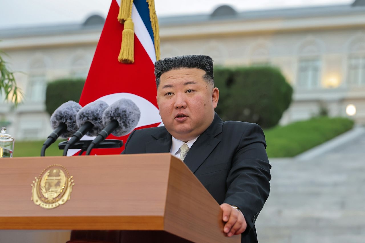   金日成総合大学で創立80周年祝賀演説をする金正恩委員長。［写真 労働新聞＝ニュース1］