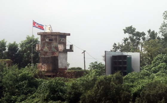   北朝鮮軍の哨所の隣に設置された対南拡声器 ［聯合ニュース］