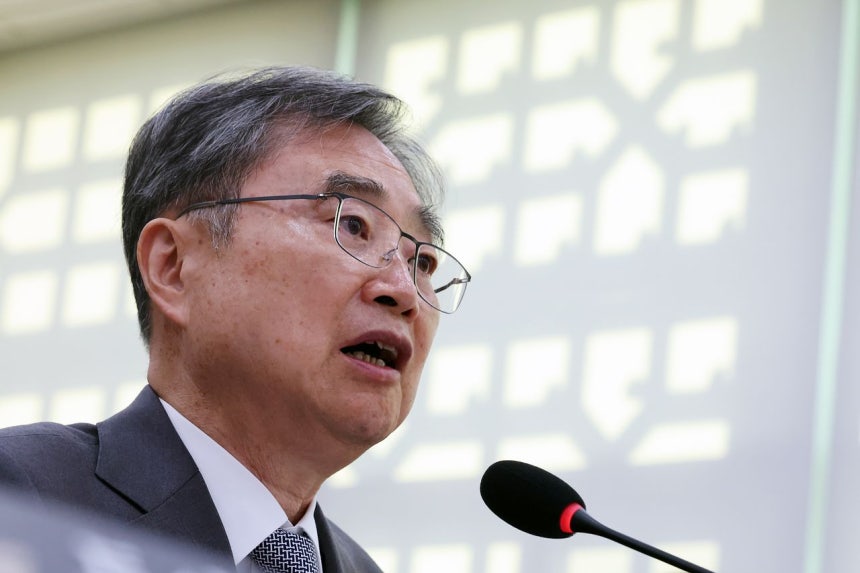 趙顕（チョ・ヒョン）外交部長官が27日、ソウル市汝矣島の国会外交統一委員会で開かれた外交部などに対する国政監査の総合監査で、議員の質問に答えている。［ニュース1］