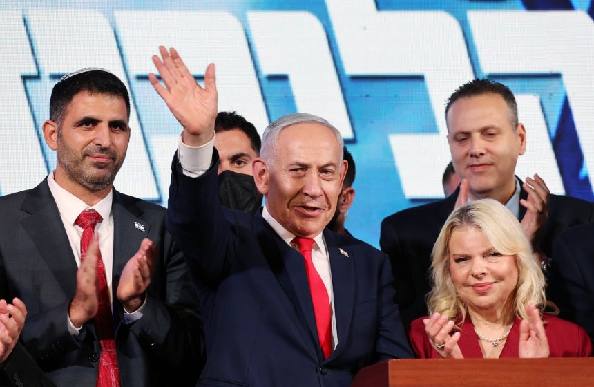 イスラエルのネタニヤフ首相が28日（現地時間）、エルサレムでリクード党の支持者に向けて演説している。［EPA＝聯合ニュース］